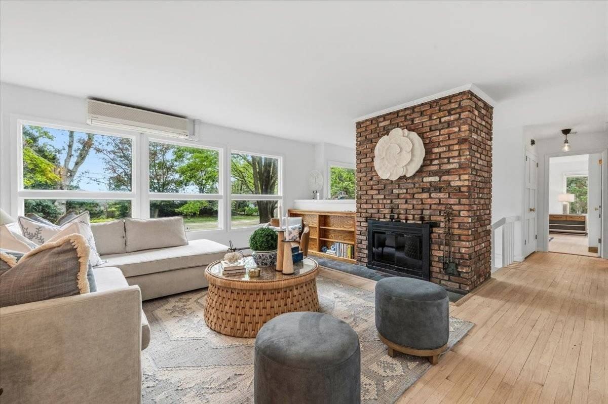 19 Peconic Ave - Photo 6 of 44