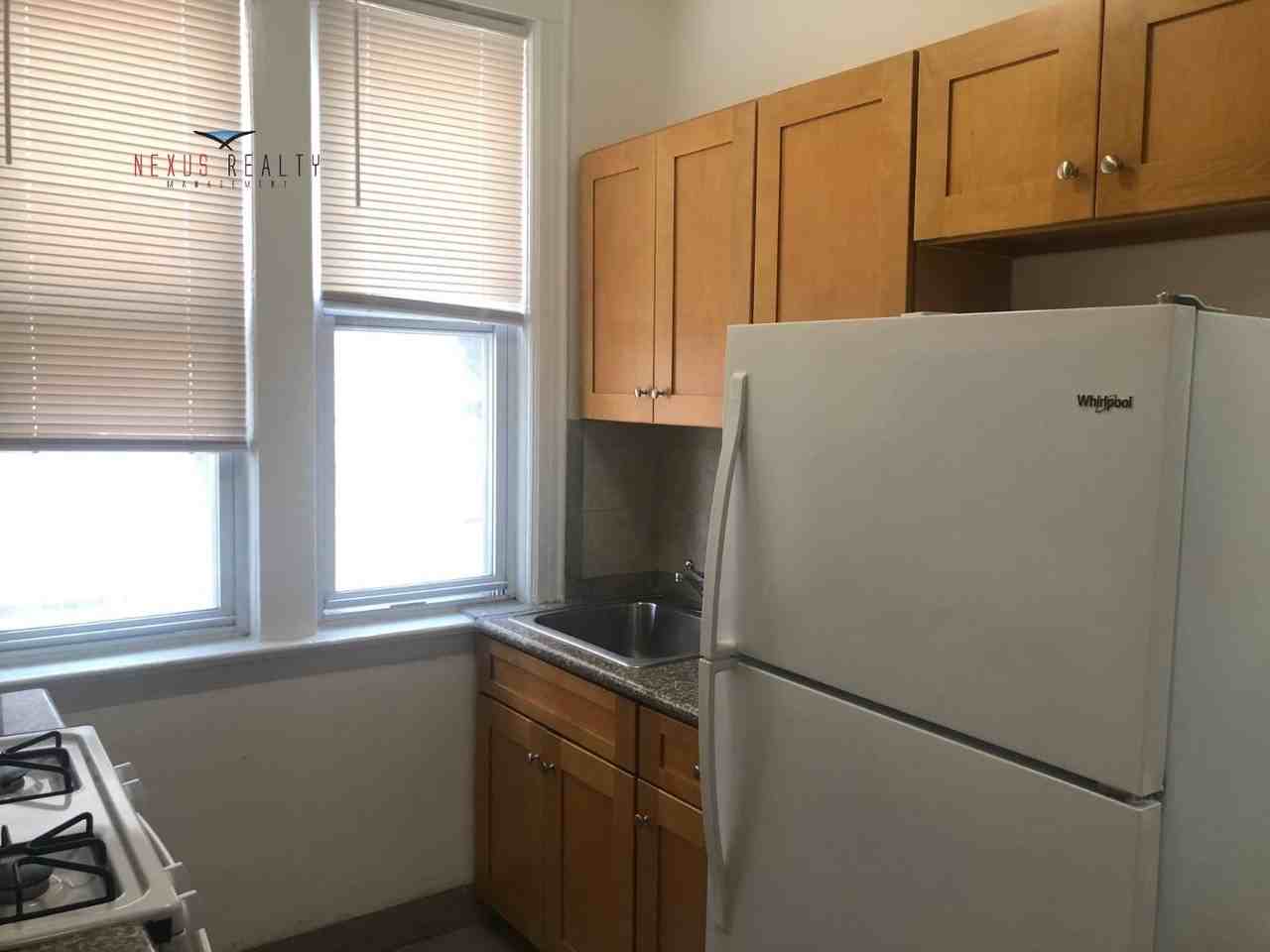 4322 58th St #1R - Photo 2 of 10