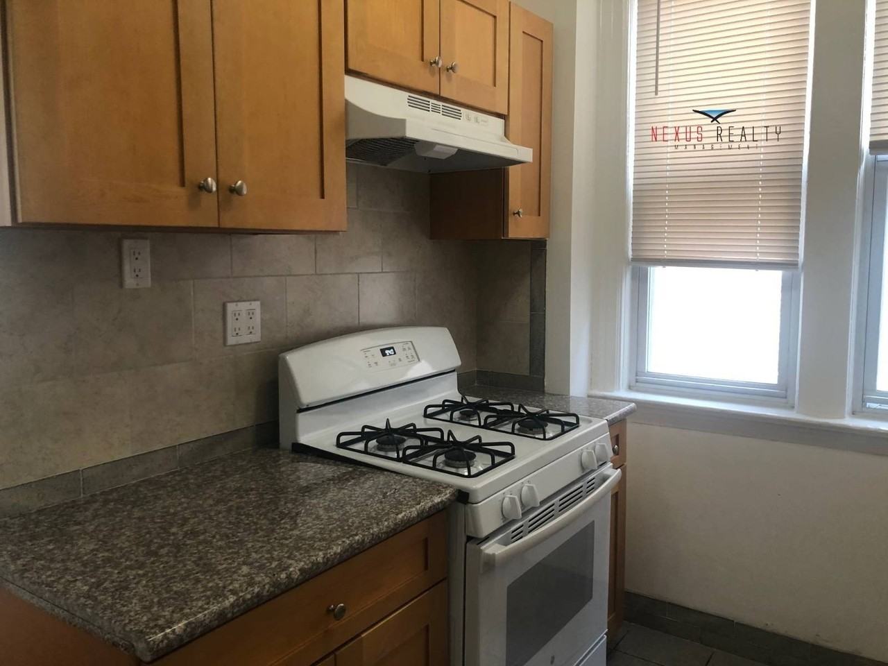 4322 58th St #1R - Photo 3 of 10