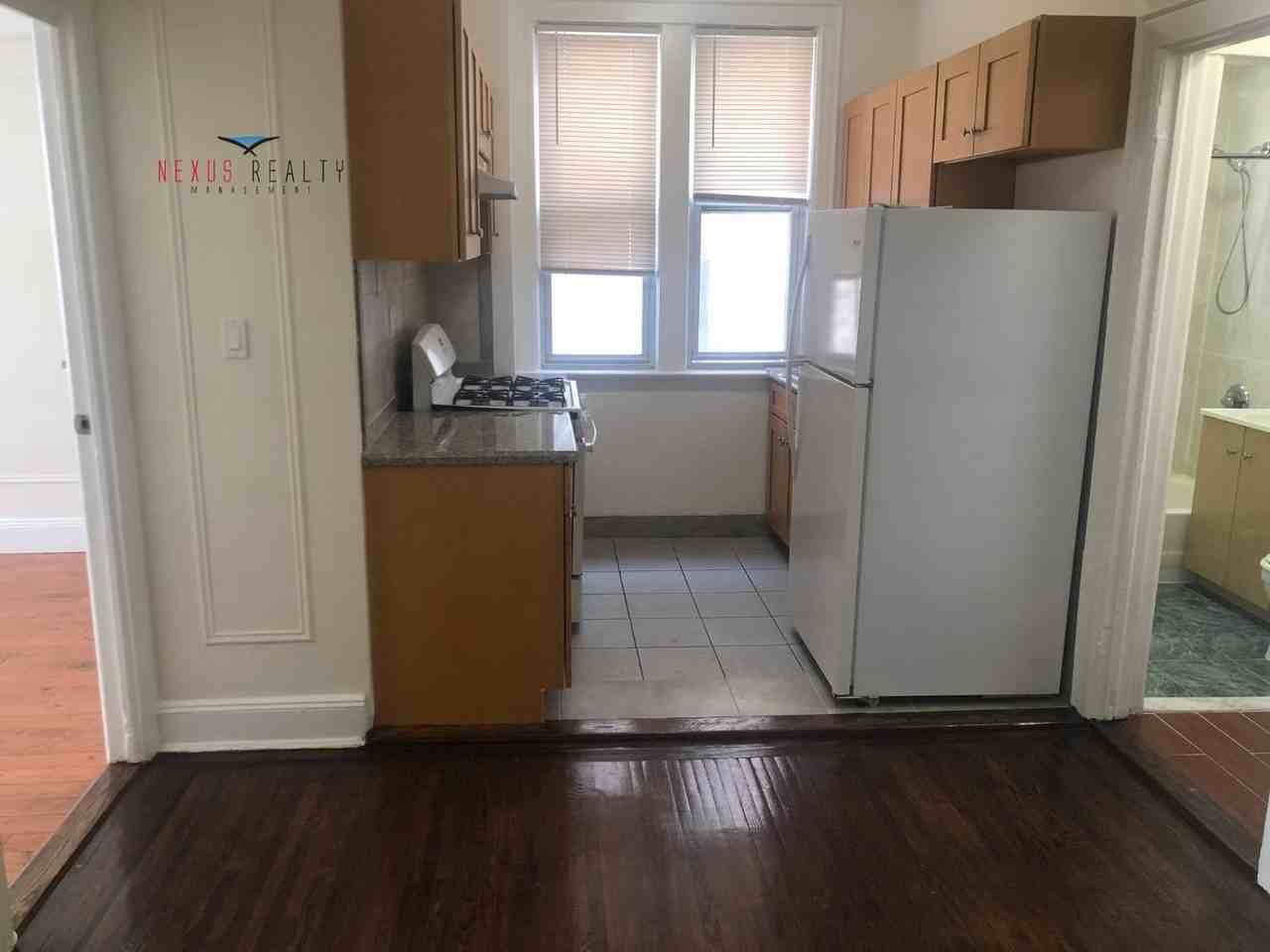 4322 58th St #1R - Photo 4 of 10