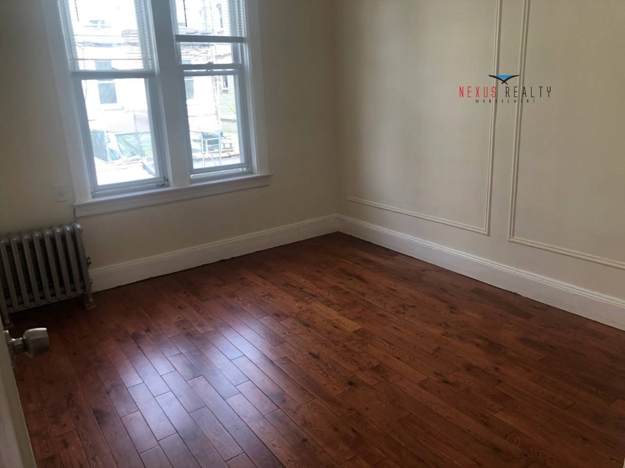 4322 58th St #1R - Photo 5 of 10