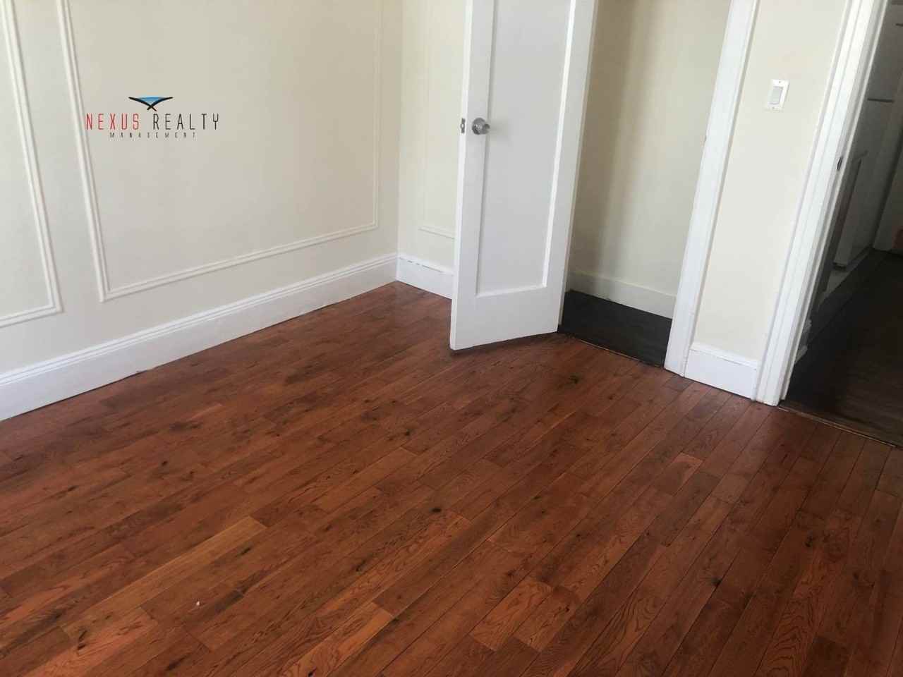 4322 58th St #1R - Photo 6 of 10