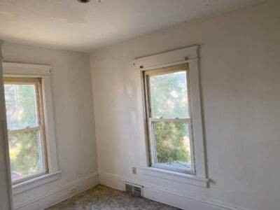1244 S Seneca Ave - Photo 3 of 6