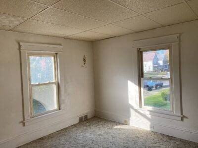 1244 S Seneca Ave - Photo 4 of 6