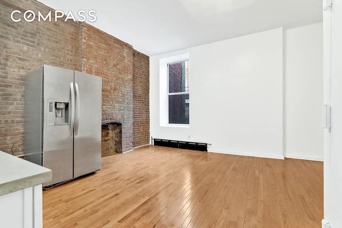 1253 Pacific St #2 - Photo 4 of 15