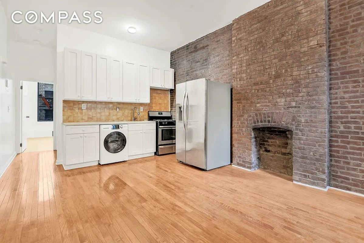 1253 Pacific St #2 - Photo 5 of 15