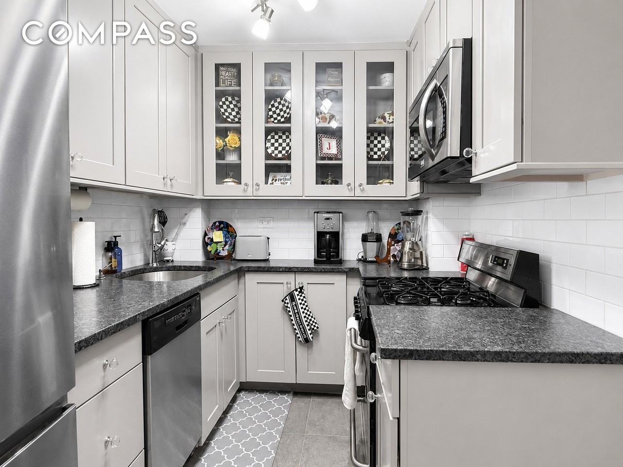 340 E 80th St #4L - Photo 6 of 9