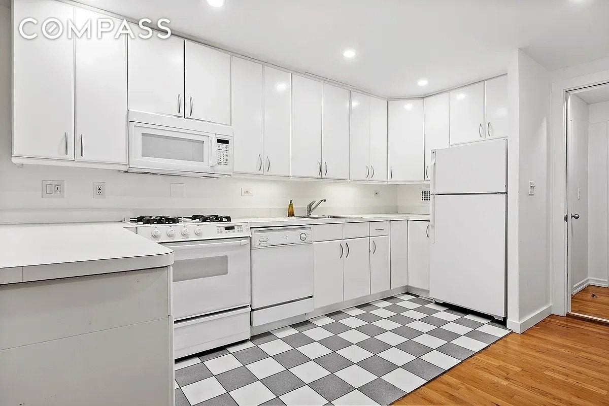 372 5th Ave #2L - Photo 4 of 7