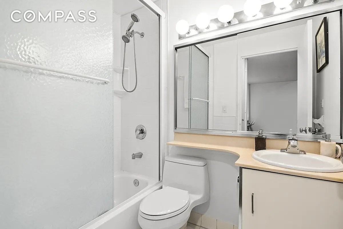 372 5th Ave #2L - Photo 5 of 7
