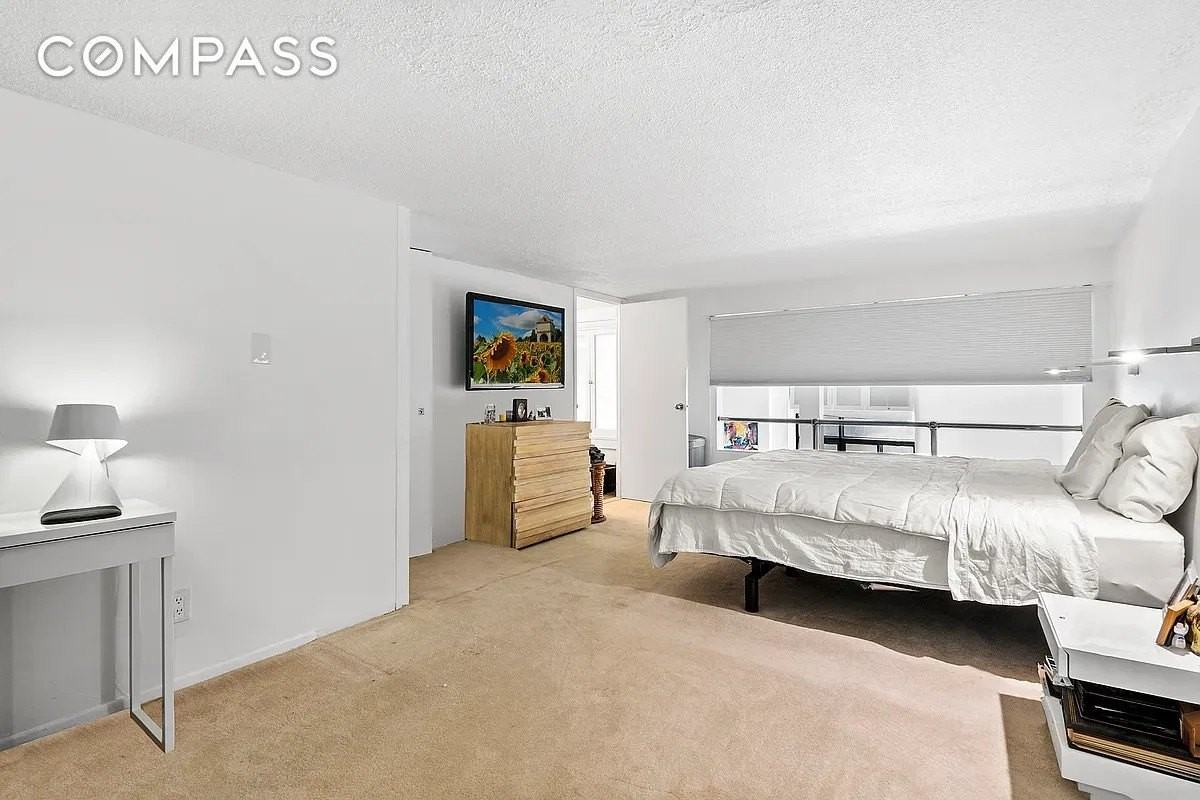 372 5th Ave #2L - Photo 6 of 7