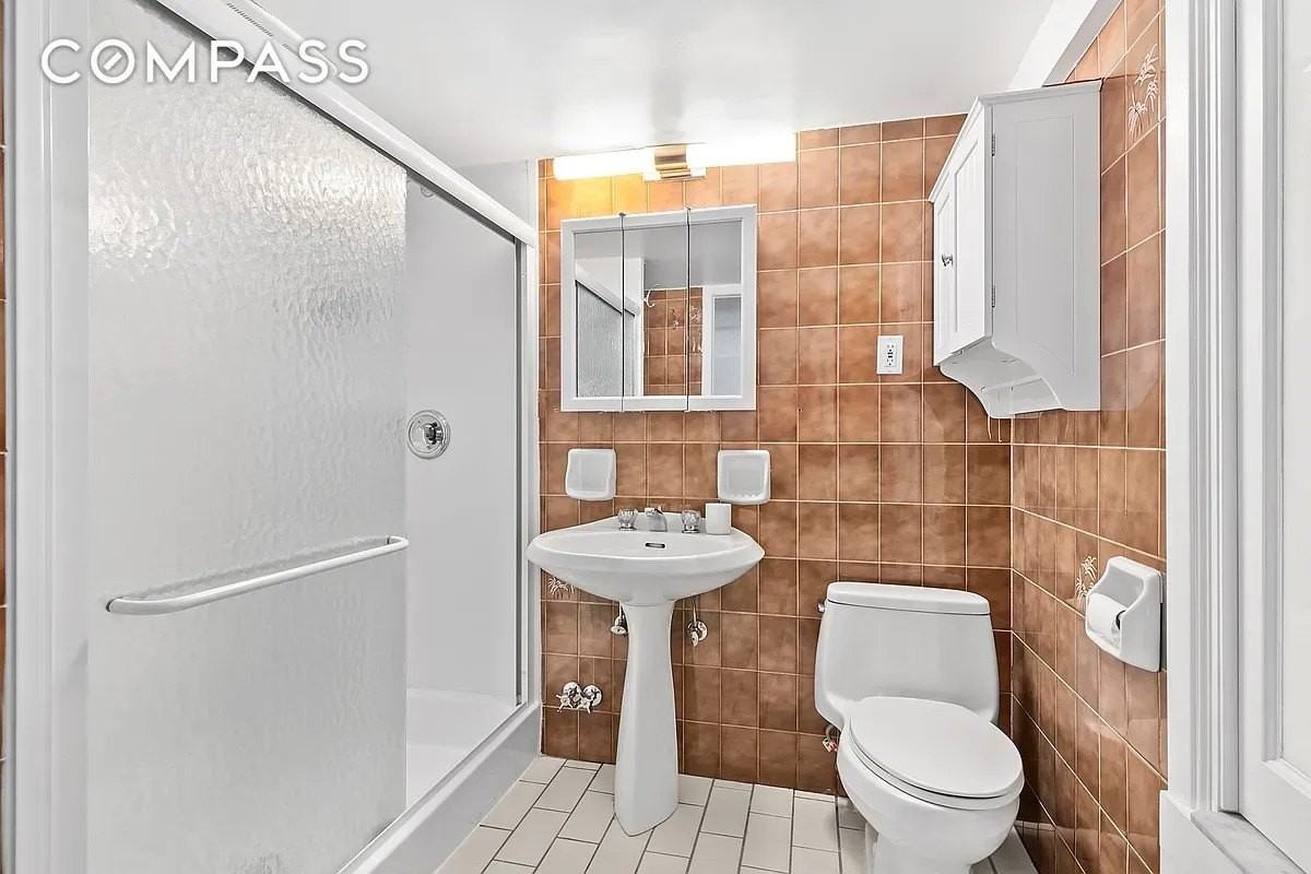 372 5th Ave #2L - Photo 7 of 7