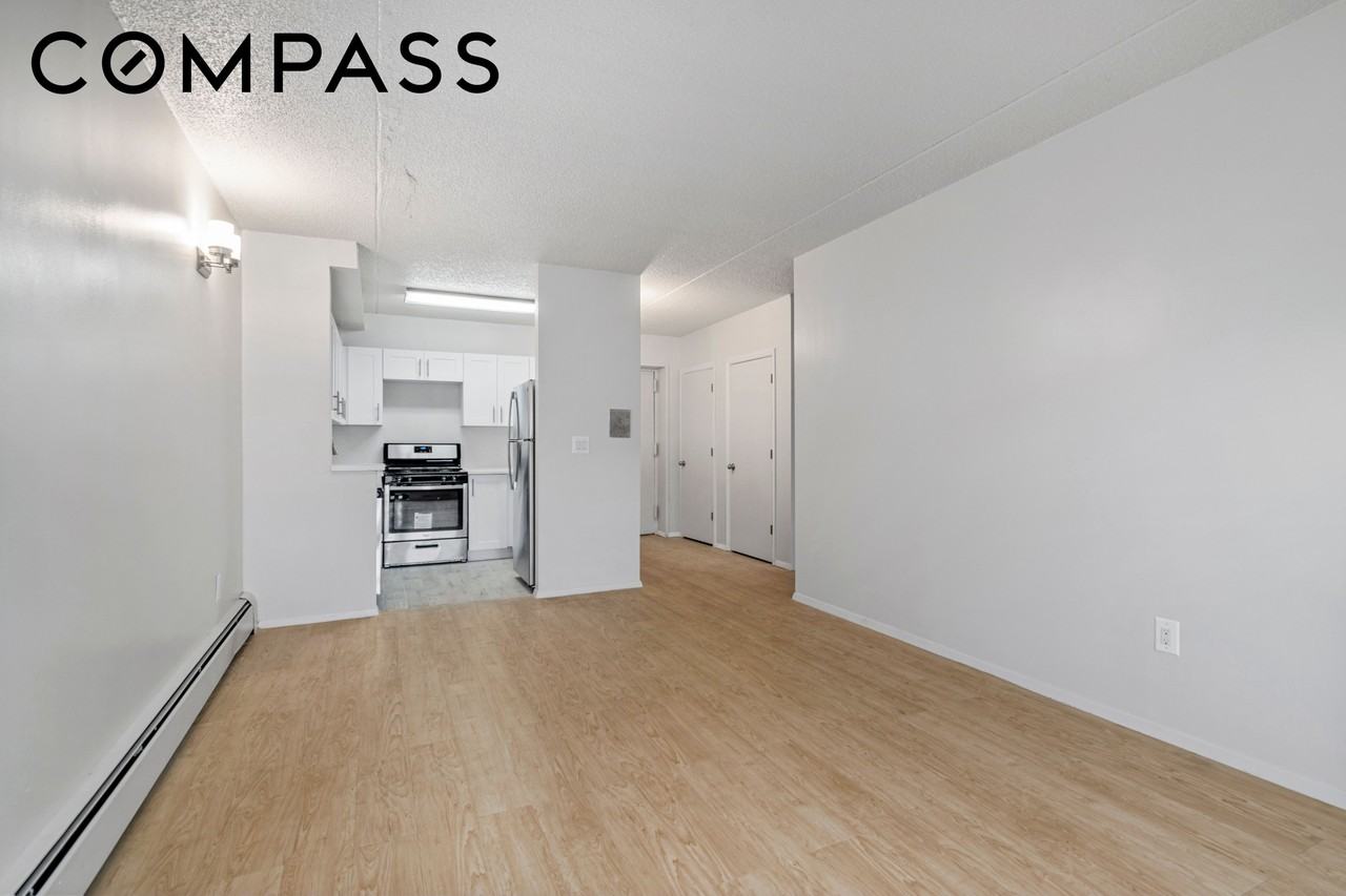1425 Amsterdam Ave #6G - Photo 3 of 7