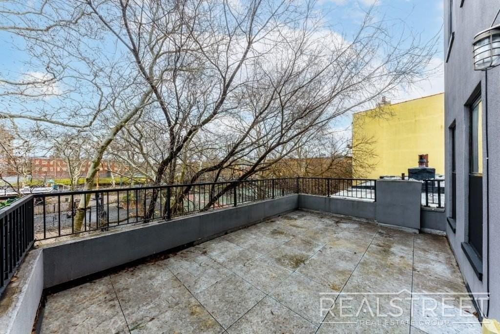 645 Knickerbocker Ave #4 - Photo 6 of 12