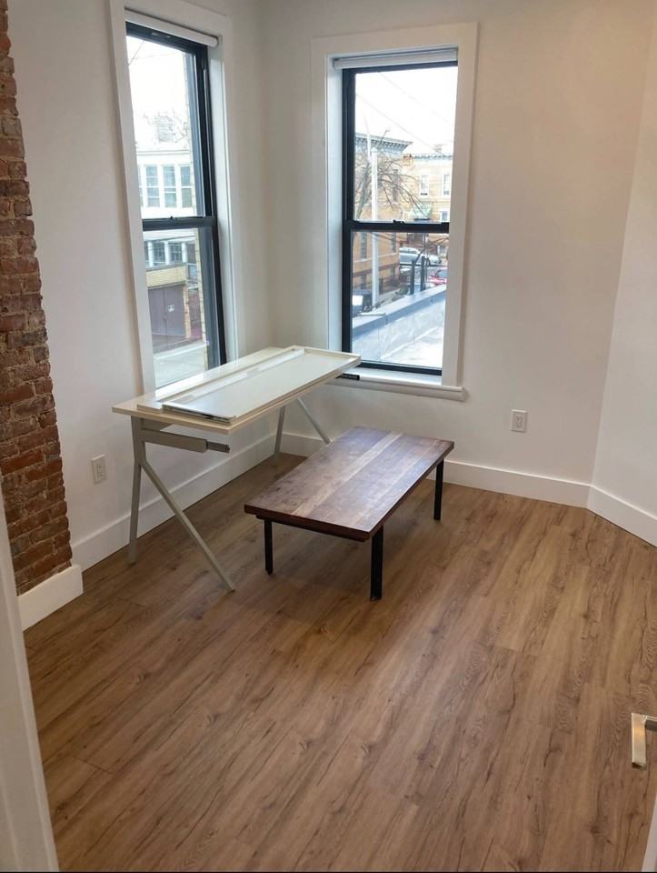 6001 70th Ave #2R - Photo 2 of 6