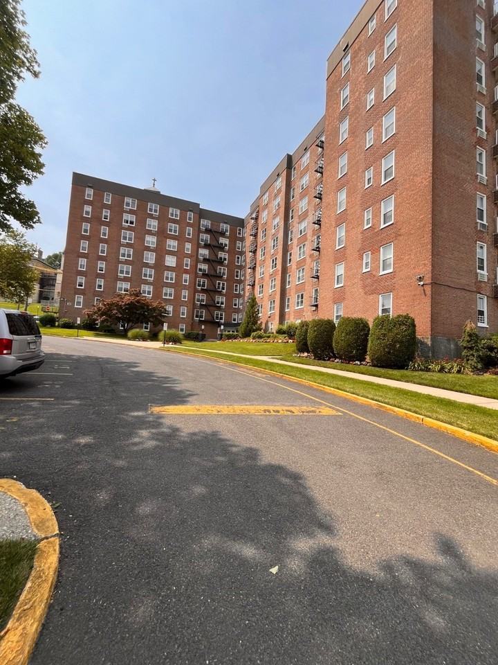 350 Richmond Ter #2H - Photo 3 of 18