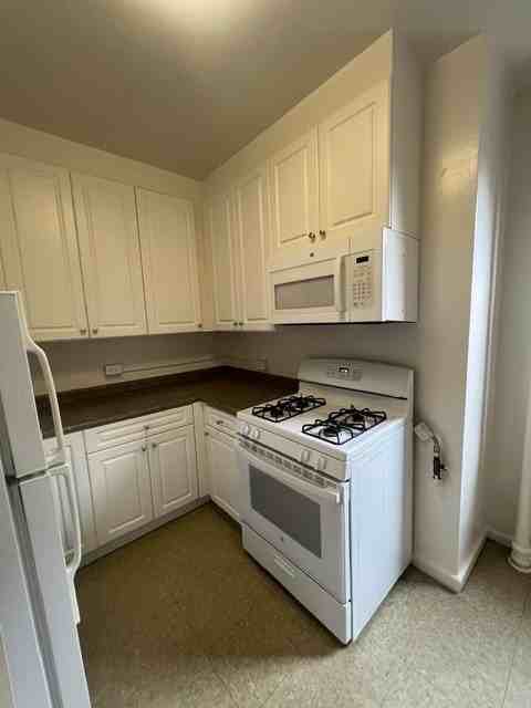 625 Gramatan Ave #3T - Photo 4 of 8