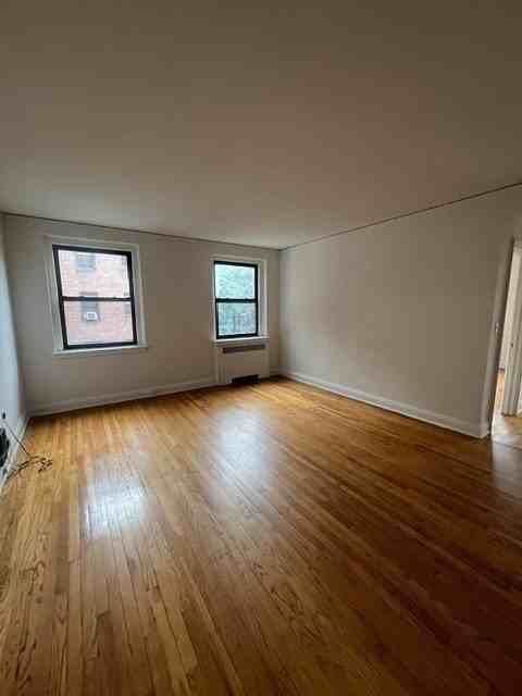 625 Gramatan Ave #3T - Photo 6 of 8