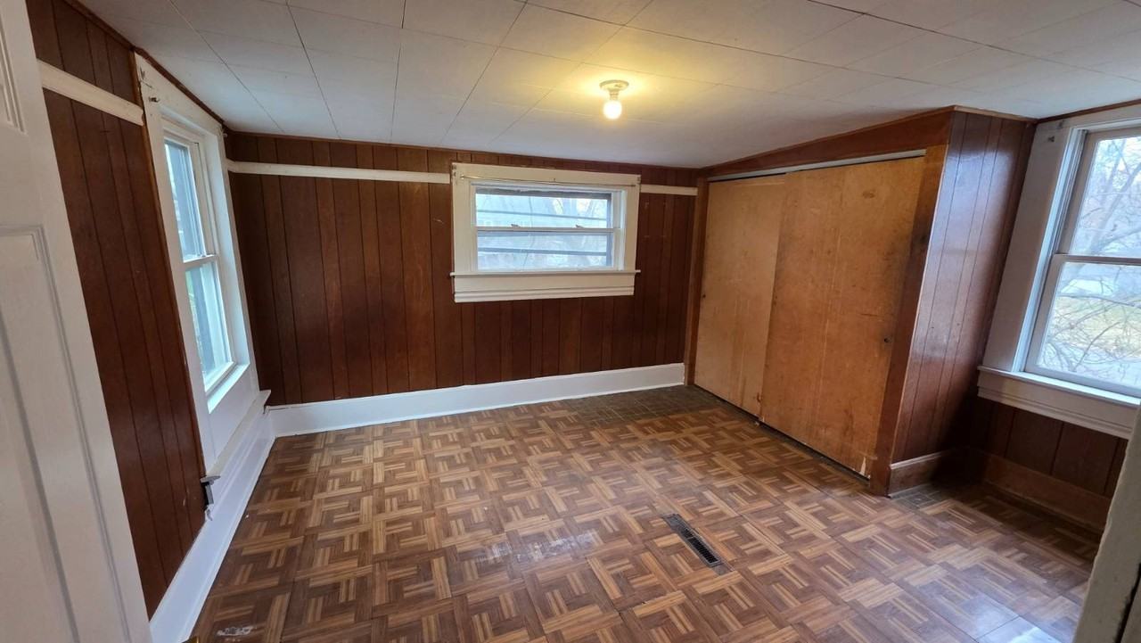 915 S Freedom Ave - Photo 6 of 11