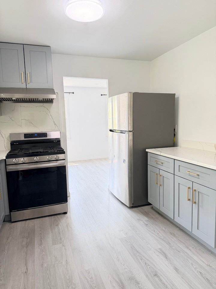 5724 Cloverdale Blvd #2FL - Photo 2 of 10