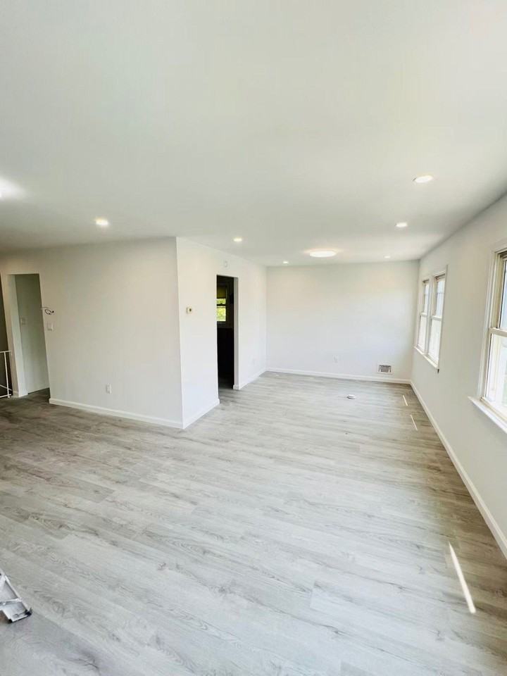 5724 Cloverdale Blvd #2FL - Photo 3 of 10