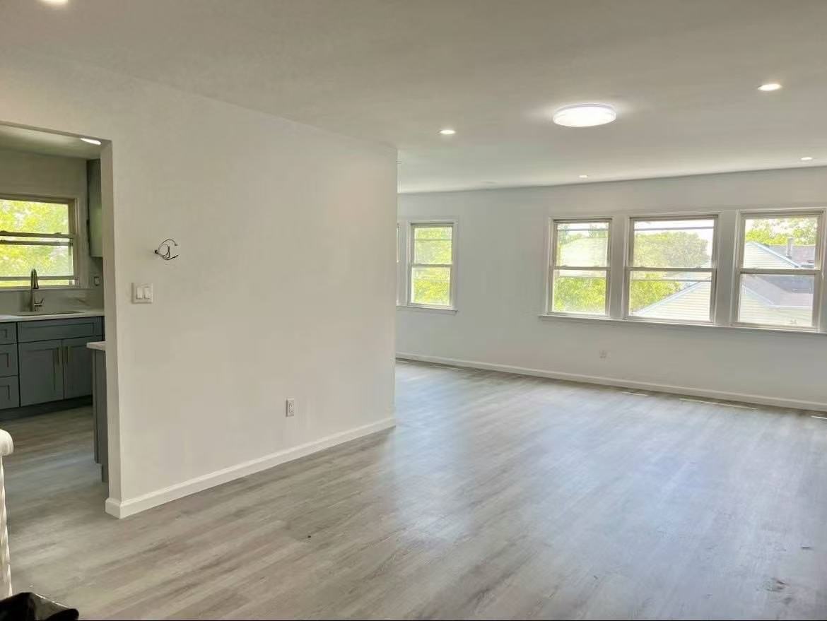 5724 Cloverdale Blvd #2FL - Photo 4 of 10