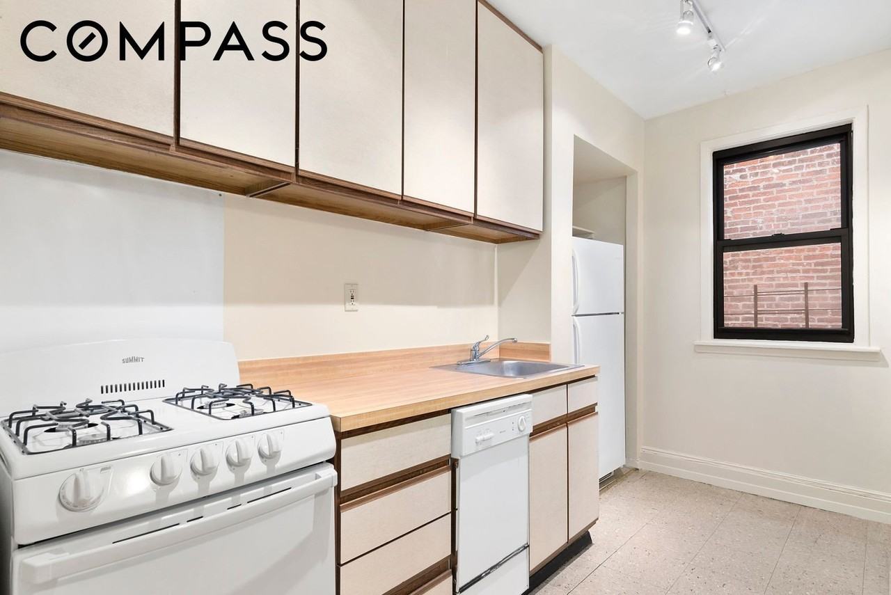 169 W 80th St #5B - Photo 3 of 6
