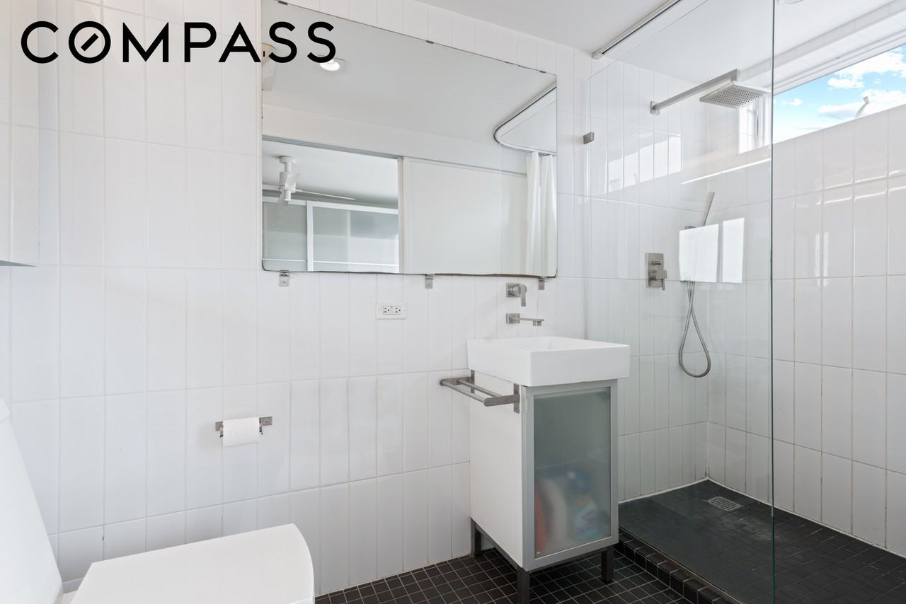 1311 Pacific St #506 - Photo 5 of 6