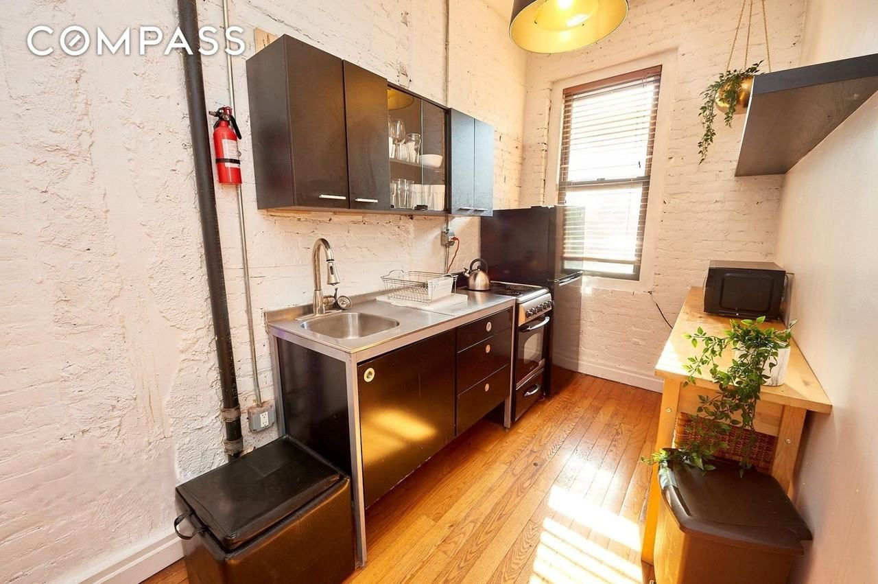 170 Elizabeth St #2 - Photo 4 of 13