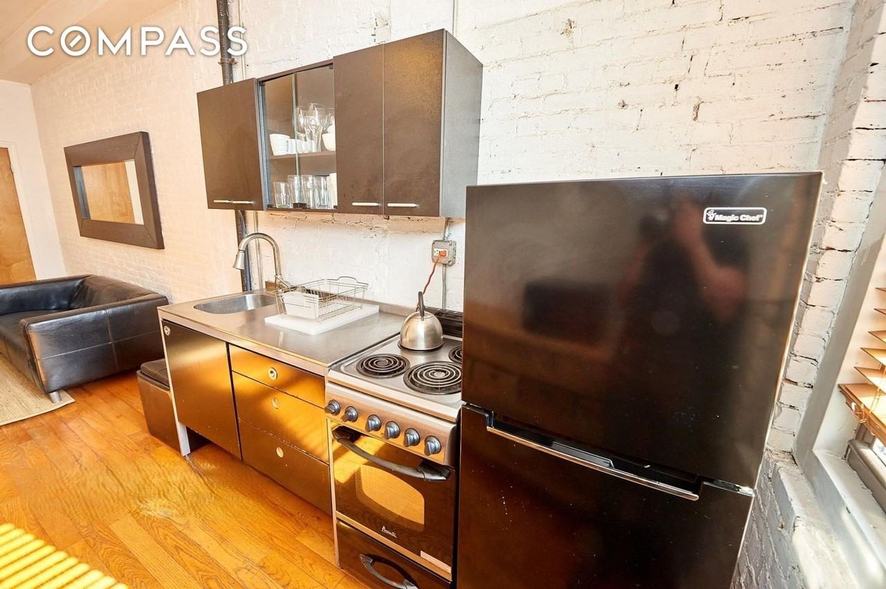 170 Elizabeth St #2 - Photo 5 of 13