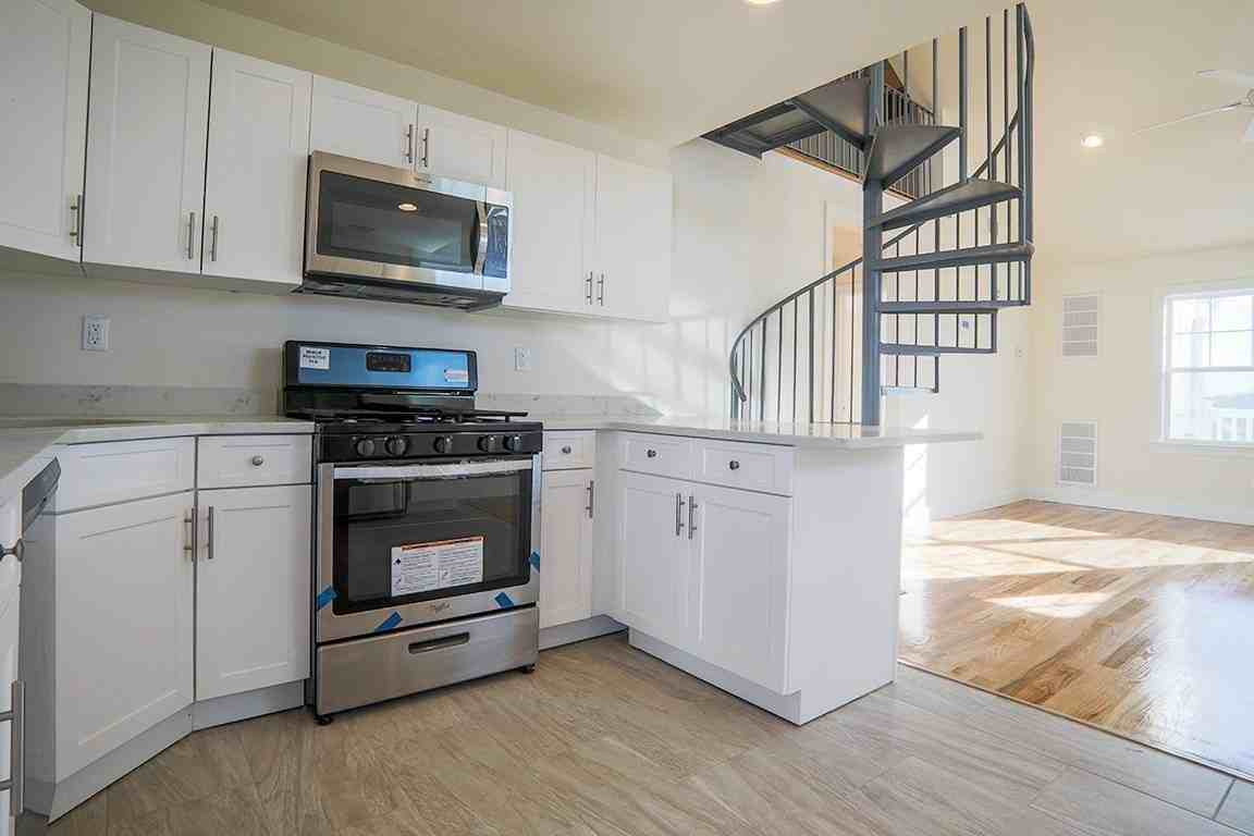 40 Cedar Swamp Rd #1005 - Photo 2 of 11