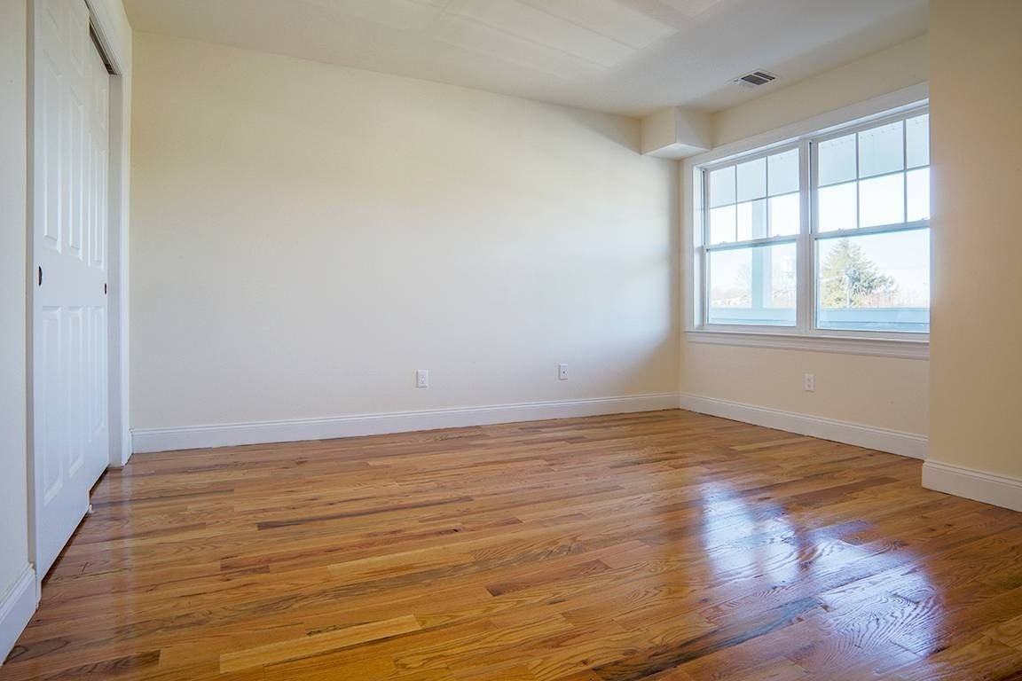 40 Cedar Swamp Rd #1005 - Photo 3 of 11