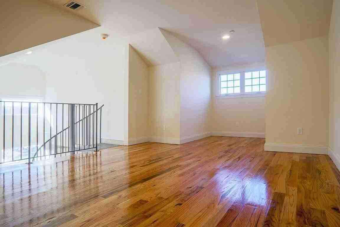 40 Cedar Swamp Rd #1005 - Photo 4 of 11