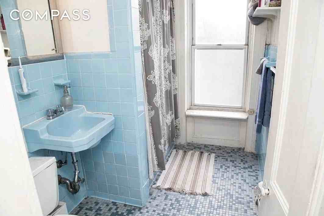 230 14th St #2 - Photo 4 of 6