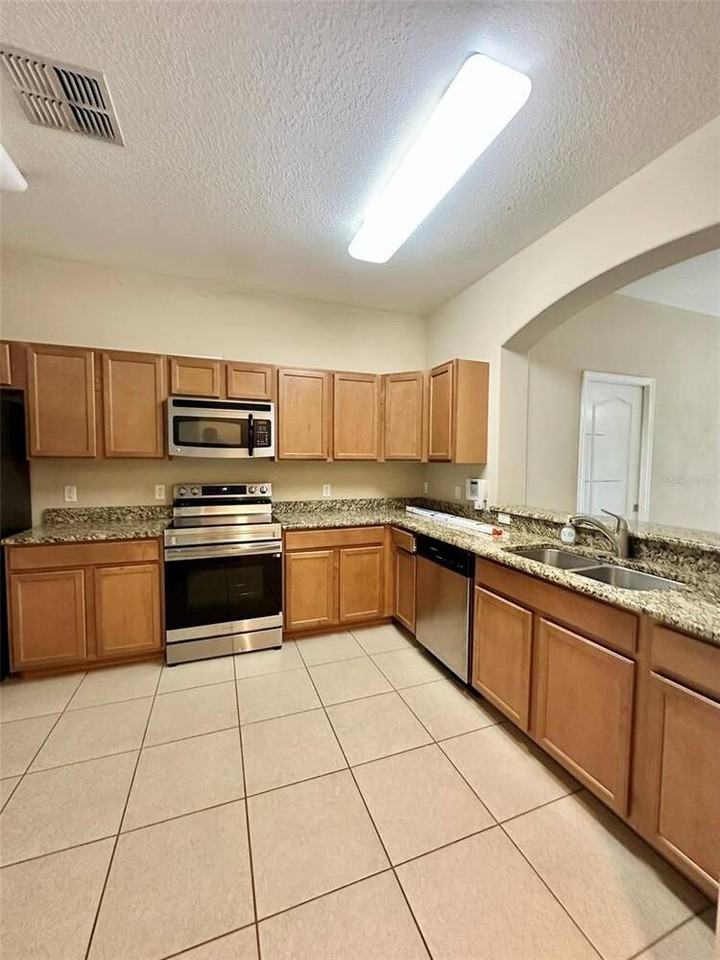 4057 Winding Vine Dr - Photo 4 of 17