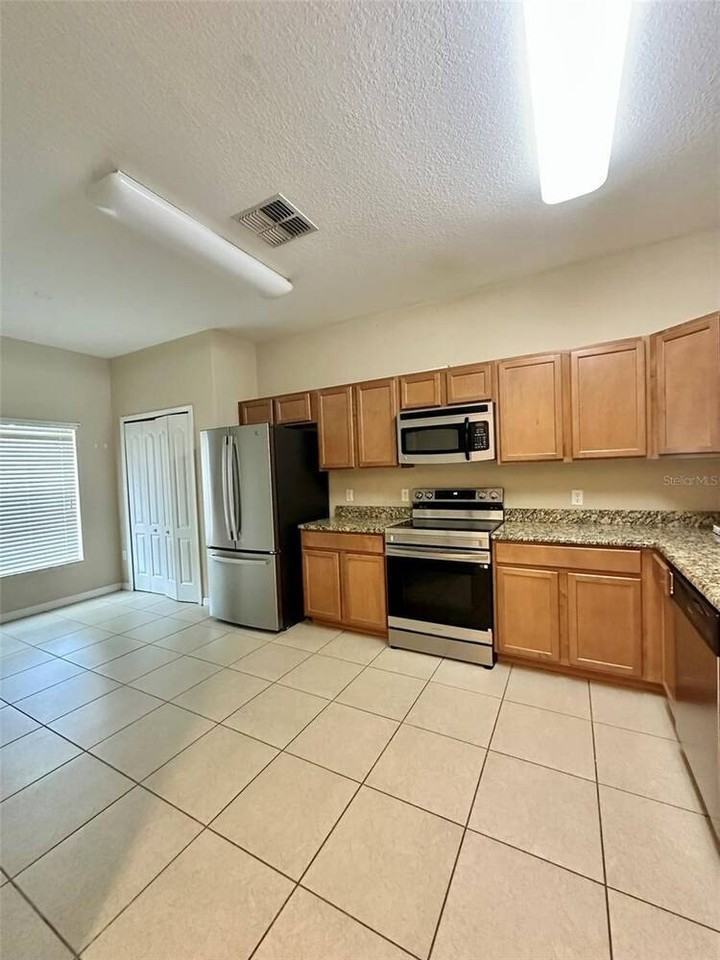 4057 Winding Vine Dr - Photo 5 of 17