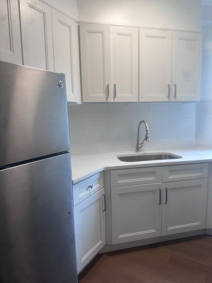 1641 Metropolitan Ave #5C - Photo 3 of 8