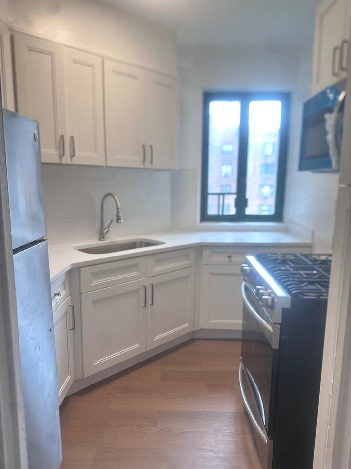 1641 Metropolitan Ave #5C - Photo 4 of 8