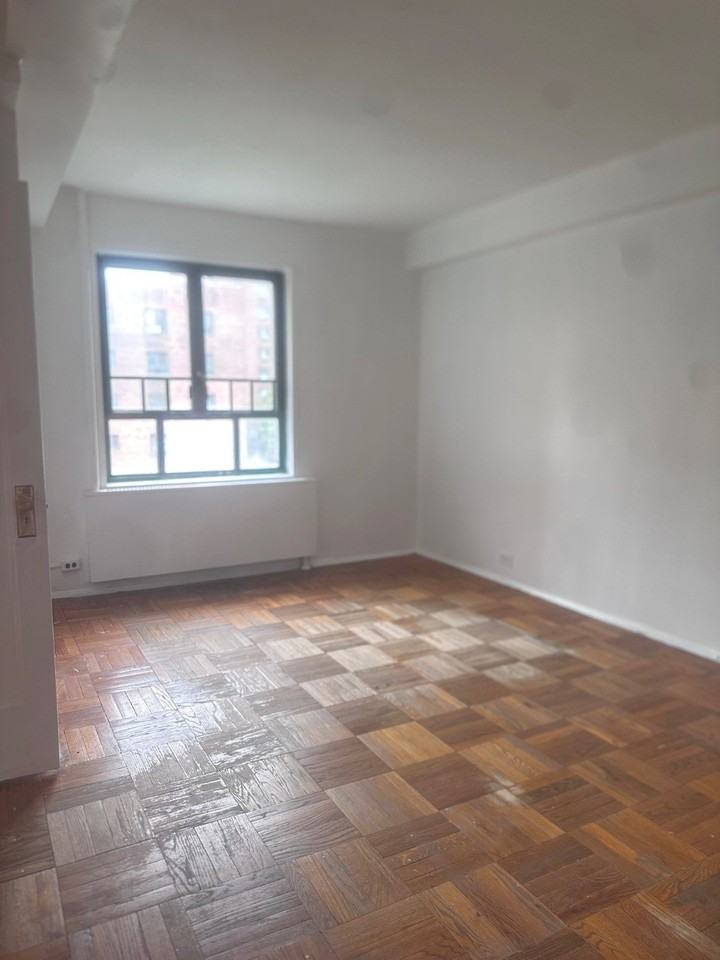 1641 Metropolitan Ave #5C - Photo 7 of 8