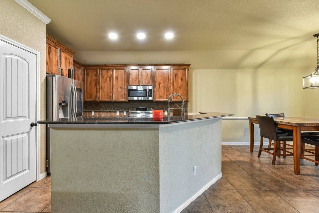 3410 Horizon St - Photo 4 of 21
