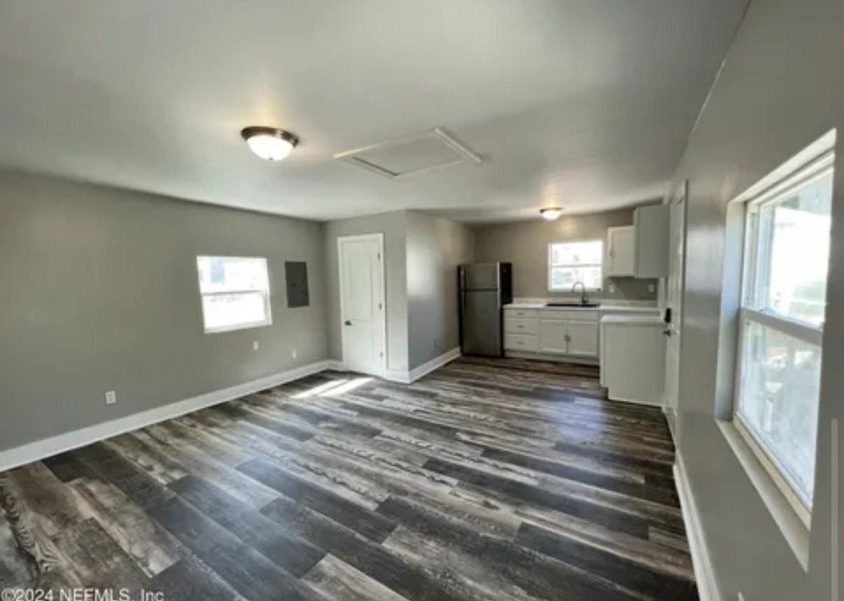 133 W 6th St - Photo 3 of 5