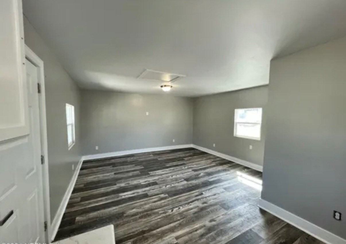133 W 6th St - Photo 4 of 5