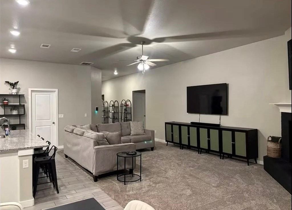 1322 Lantana Ct - Photo 3 of 24