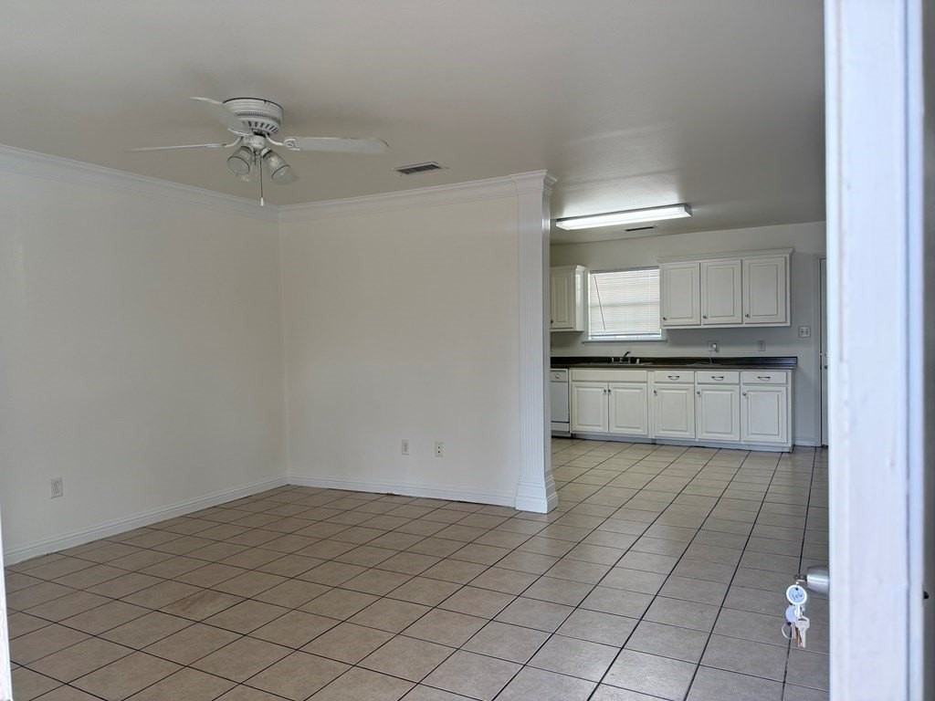 106 Blue Dr - Photo 2 of 12