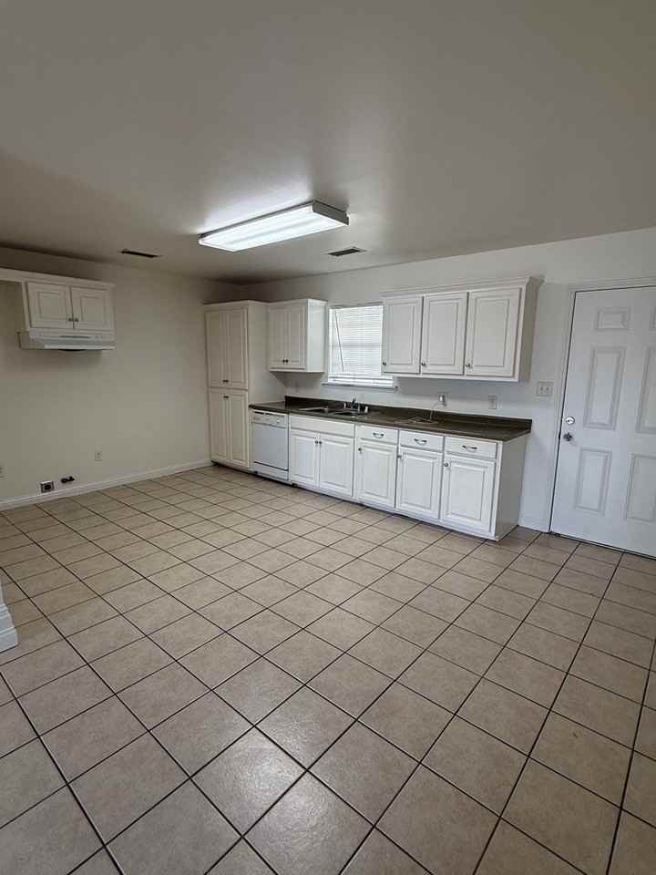 106 Blue Dr - Photo 3 of 12