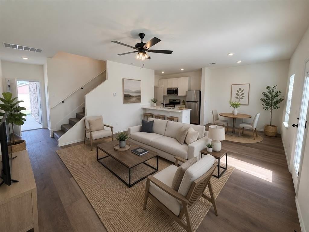 204 Mason Ct - Photo 3 of 45