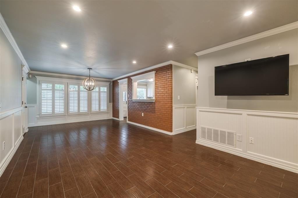 2725 Nw 68th St - Photo 6 of 44