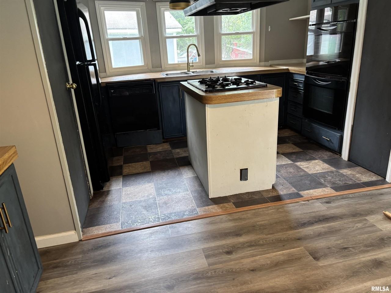50 Iroquois Dr - Photo 4 of 15