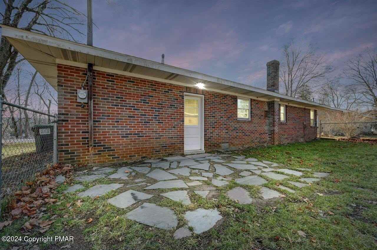 850 Church St - Photo 5 of 40