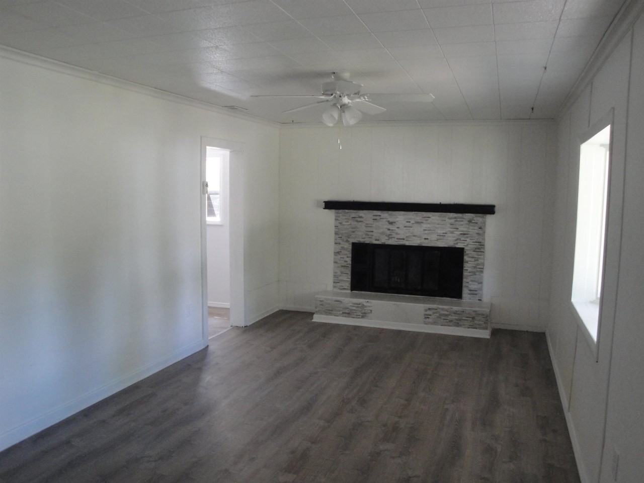 7205 Rogers St - Photo 2 of 20