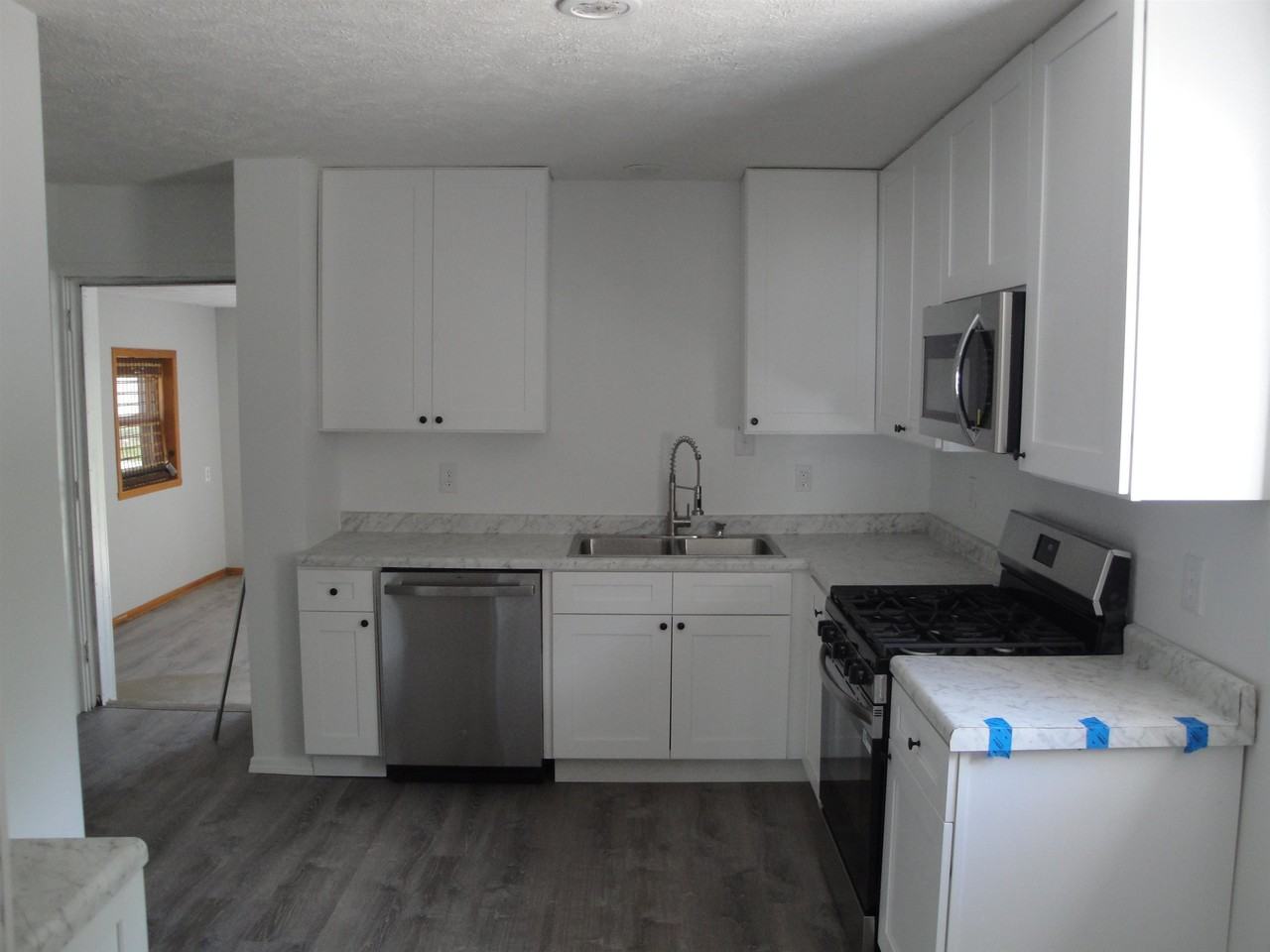 7205 Rogers St - Photo 3 of 20